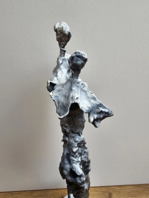 mloda-sztuka-male-rzezby-figurki-artystyczne-do-gabinetu-i-domu-sprzedaz