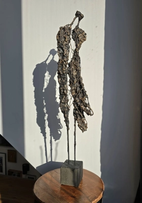 mloda-sztuka-Rzezby-na-sprzedaz-artystyczna-rzezba-Nierozlaczni-wys-90-cm