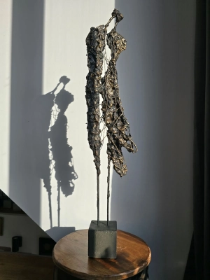 mloda-sztuka-Rzezby-na-sprzedaz-artystyczna-rzezba-Nierozlaczni-wys-90-cm