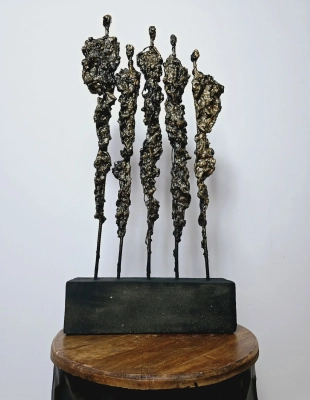 mloda-sztuka-rzezba-statuetka-gabinet-kancelaria-oryginalna-rzezba-z-metalu