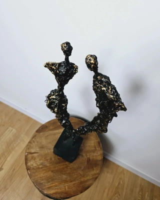 mloda-sztuka-rzezba-statuetka-prezent-oryginalna-rzezba-abstrakcyjna