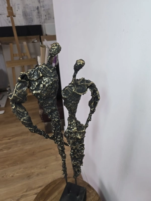 surrealistyczne-rzezby-mloda-sztuka-w-metalowym-wydaniu