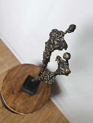 metalowe-rzezby-mlodych-artystow-odkryj-nowoczesna-sztuke