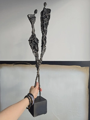 Rzezba-sploty-no-219-miedzy-nami-80-cm-nowoczesna-rzezba-do-wnetrza-krystyna-siwek
