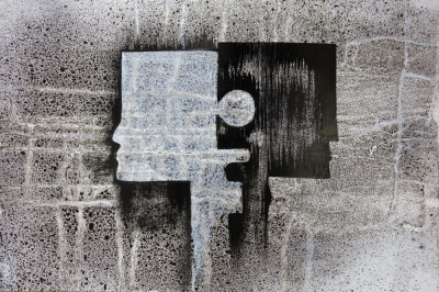 560