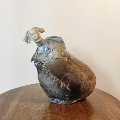 Stan-umyslu-rzezba-artystyczna-figurka-na-komode