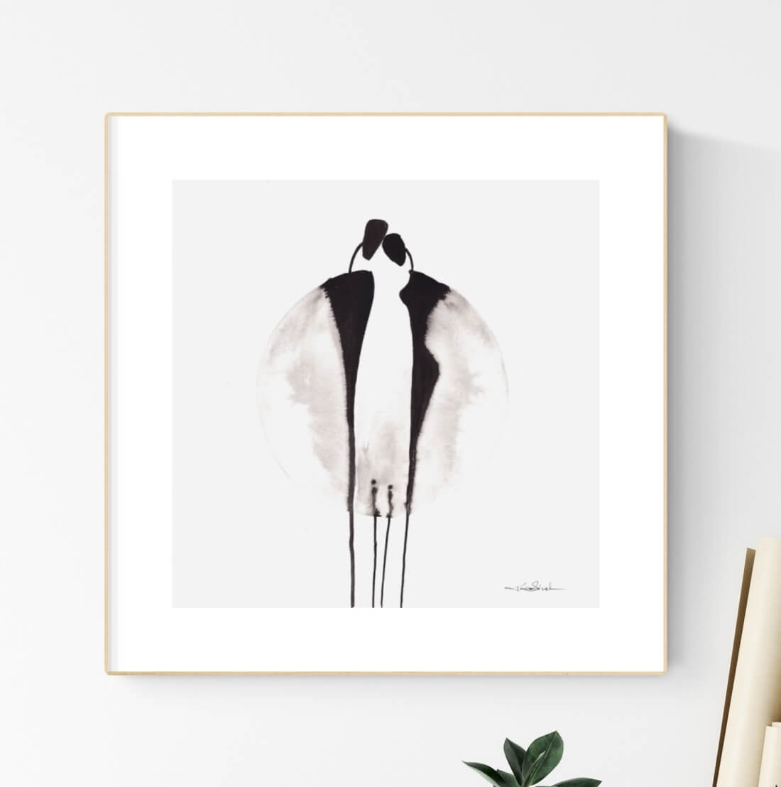elegancka-grafika-czarno-biala-recznie-malowana-do-szarego-salonu